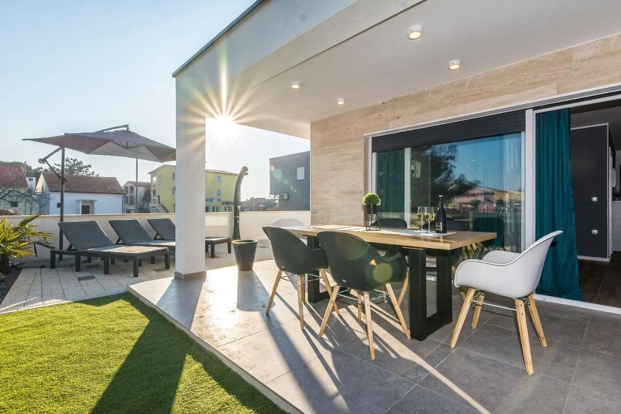 Luxury Villa With A Swimming Pool Vir - 19346